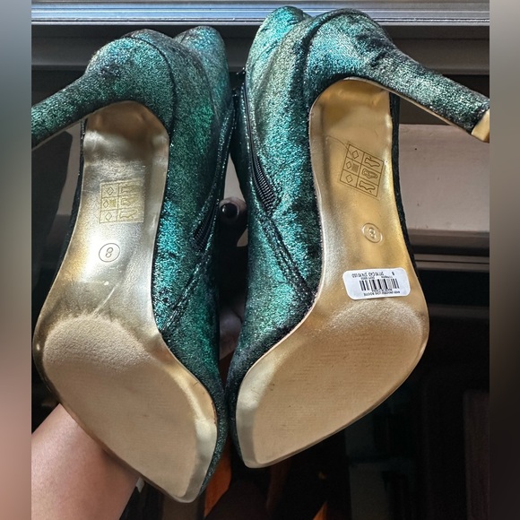 Marvel Her Universe “Loki” heel Bootie . Metallic Green & Gold Size 8 NEW - Picture 4 of 11